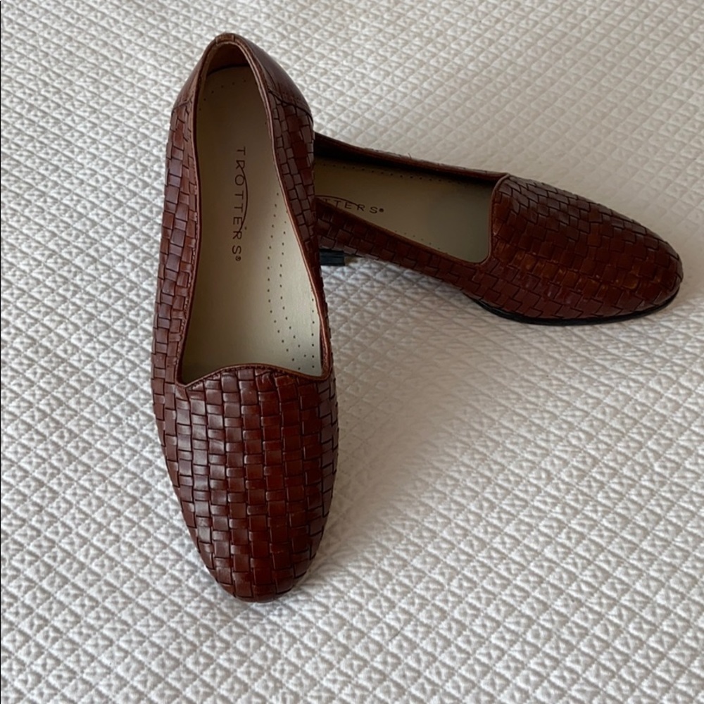 Trotters size 7M - like new